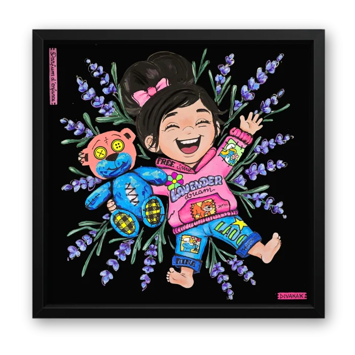 peinture originale représentant une petite fille riant dans les champs de lavande, un ours en peluche sous le bras