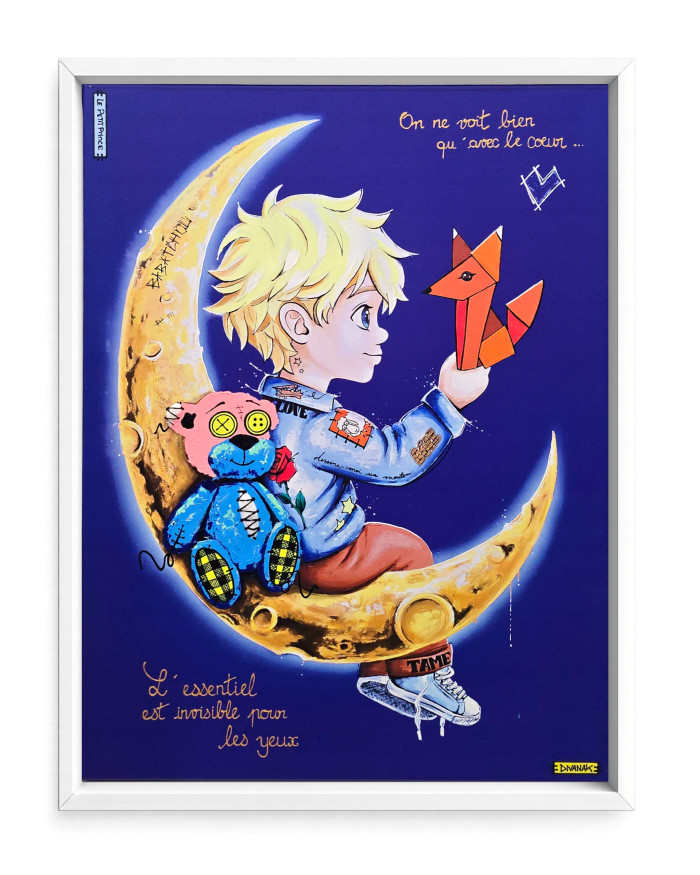 reproduction issue d'une peinture originale représentant un enfant assis sur un croissant de lune, tenant un renard en origami, dans un univers poétique et onirique